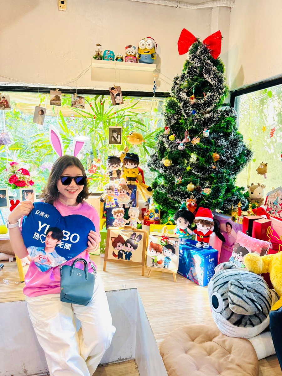 MCBKK3's tweet photo. งานสุดท้ายของปีนี้  บรรยากาศอบอุ่น และเป็นกันเองมากๆ ได้เจอเพื่อนๆในด้อมคนคุ้นเคยกันทั้งนั้น ขอบคุณสำหรับกอว.ที่มอบให้มาจุกๆด้วยนะคะ #BZMissionXmas https://t.co/2kfQkc8QyA