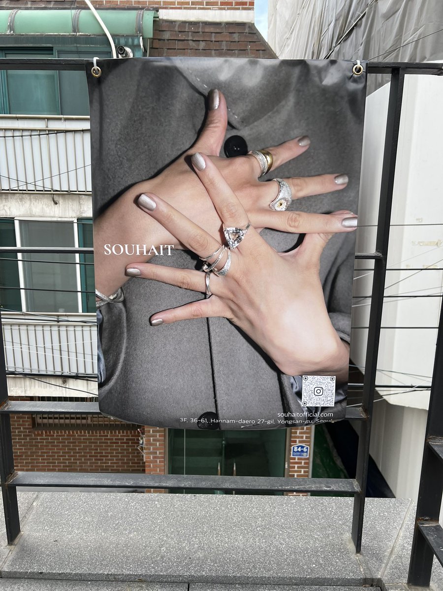 10_chimchim_13's tweet photo. 親切な日本人スタッフの方にご対応頂き、丁寧に商品の説明もして頂けました🥹後にいらっしゃった韓国人スタッフの方もめっちゃ優しかったㅠㅠ本当に大感謝ですㅠㅠㅠㅠ
再入荷直後に奇跡的にお迎えできたネックレス🌕しっかり磨いてずっと大切に使わせて頂きます✨✨
#JIMIN #SOUHAIT #LADOR https://t.co/Fnvj0e3iYg