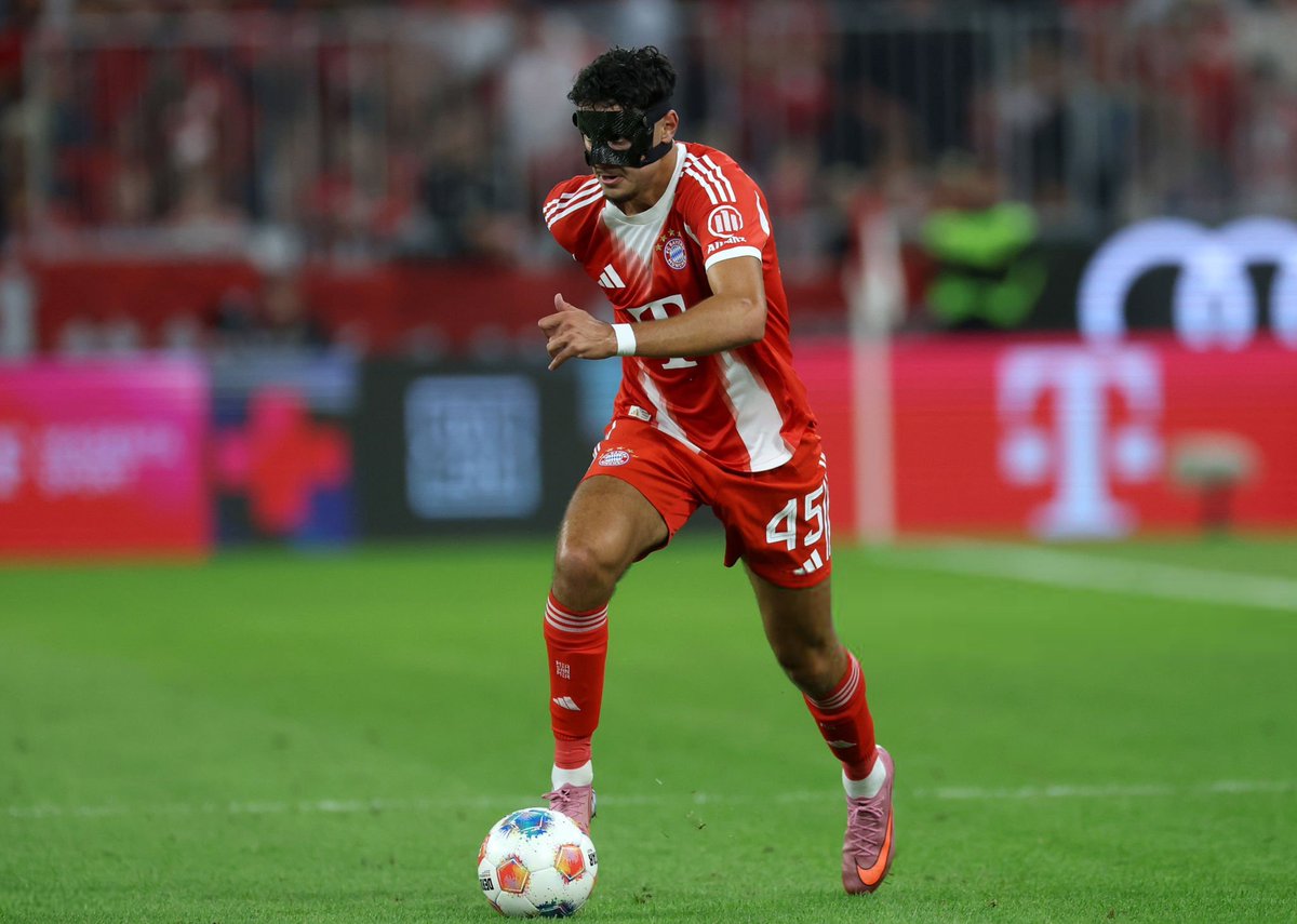 EPL_Gunlukleri's tweet image. Manchester City ve Chelsea, Bayern Münih'in orta saha oyuncusu Aleksandar Pavlović'in gelişimini yakından takip ediyor.

🔸 City, 21 yaşındaki oyuncunun oyun stili açısından Rodri'ye en yakın isim olabileceğini düşünüyor. 

(Teamtalk)