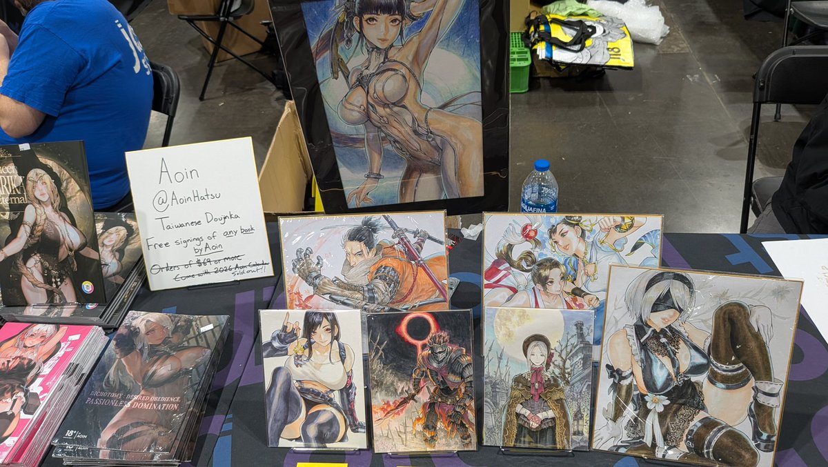 AFONG_CP's tweet photo. Hello everyone! Today is the last day of Holiday Matsuri 📣
We have large wall scrolls, playmats, beautiful metal posters, and LIMITED illustration prints hand-drawn by Aoin—perfect for collectors.
Don’t miss your chance to grab these exclusive, collectible pieces.
📍 Booth #2 18+ Area
Hope to see you all today! 🎨✨
@J18Publishing @AoinHatsu
#HolMat2025 #holidaymatsuri2025