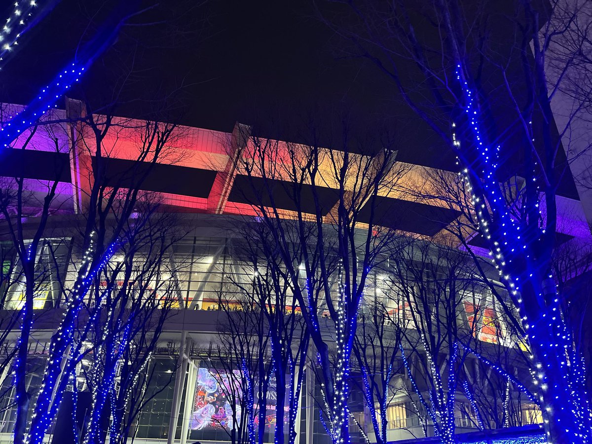 50Nichirin's tweet photo. 家族揃っての3年ぶりももクリ。前回は開始早々に爆睡したチビ達が帰りに「やっぱ、あーりんかわいい」、「しおりんカッコよかった」、「かなこちゃんキレイ」、「れにちゃん笑顔エグい（褒めてる）」って話してて、成長を実感
#ももクリ2025 #ももクロ https://t.co/dL7nSbVdaa