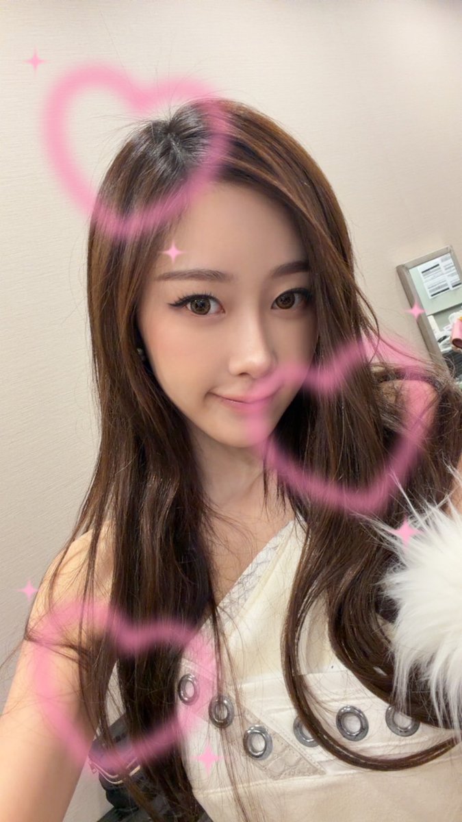 uchgaeri's tweet image. 251222 aeri 💭 

“sleep well, y/n 🖤”