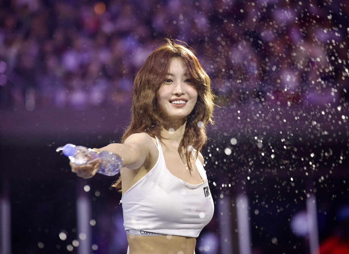 251214
#TWICE #트와이스 
#MOMO #모모 #モモ #平井もも
#TWICE_THISISFOR_WORLD_TOUR_BANGKOK