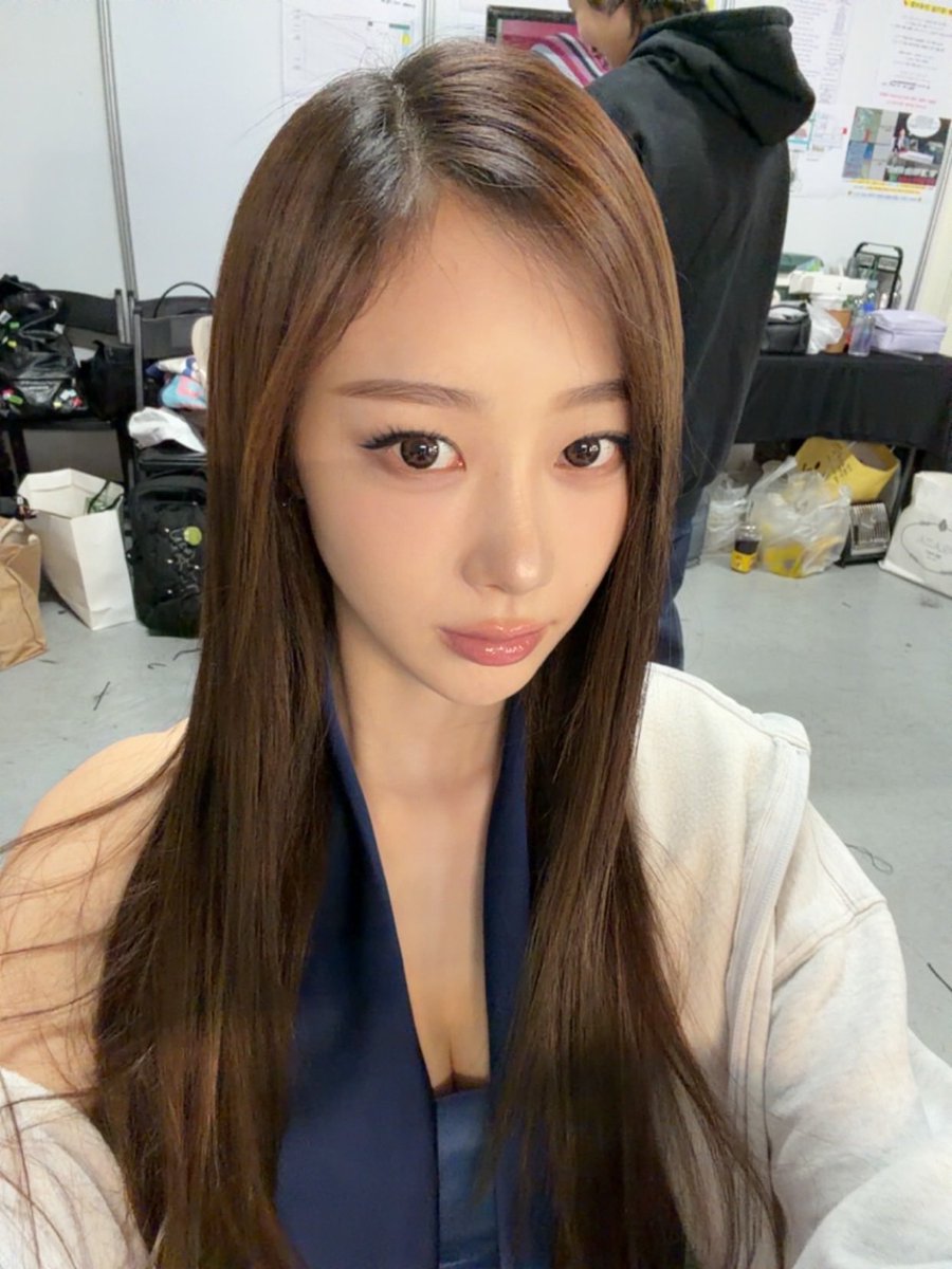 uchgaeri's tweet image. 251222 aeri 💭 

“sleep well, y/n 🖤”