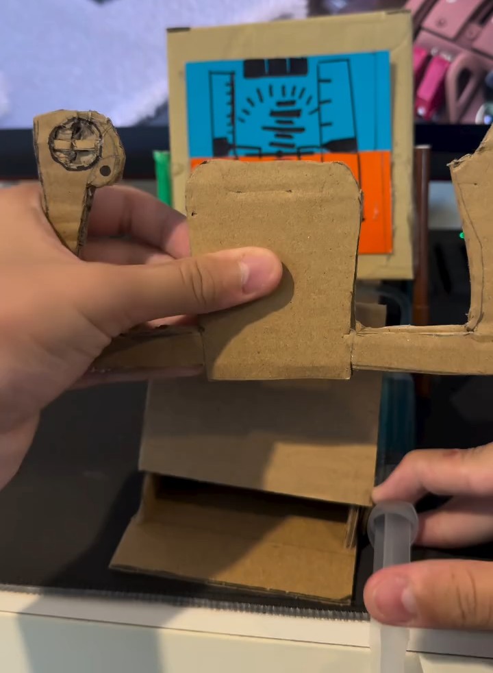 TMThrustmaster's tweet image. Our community is talented! This yoke is 100% recyclable! ✈️🤣