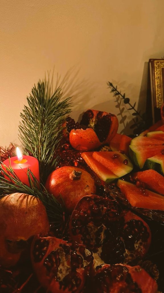 شب جمشید و جامش
شب بوسه به خاکش
شب حافظ و سعدی
شب پارسی و مادی
شب آخّرو آذر
شب پاک و مُنور
شب آرش و آتش
شب مهر و سیاوش
شب پاک اهورا
شب مژده ویلدا
شب چله به شادی
شب چله تون فرخنده ❤️🍁