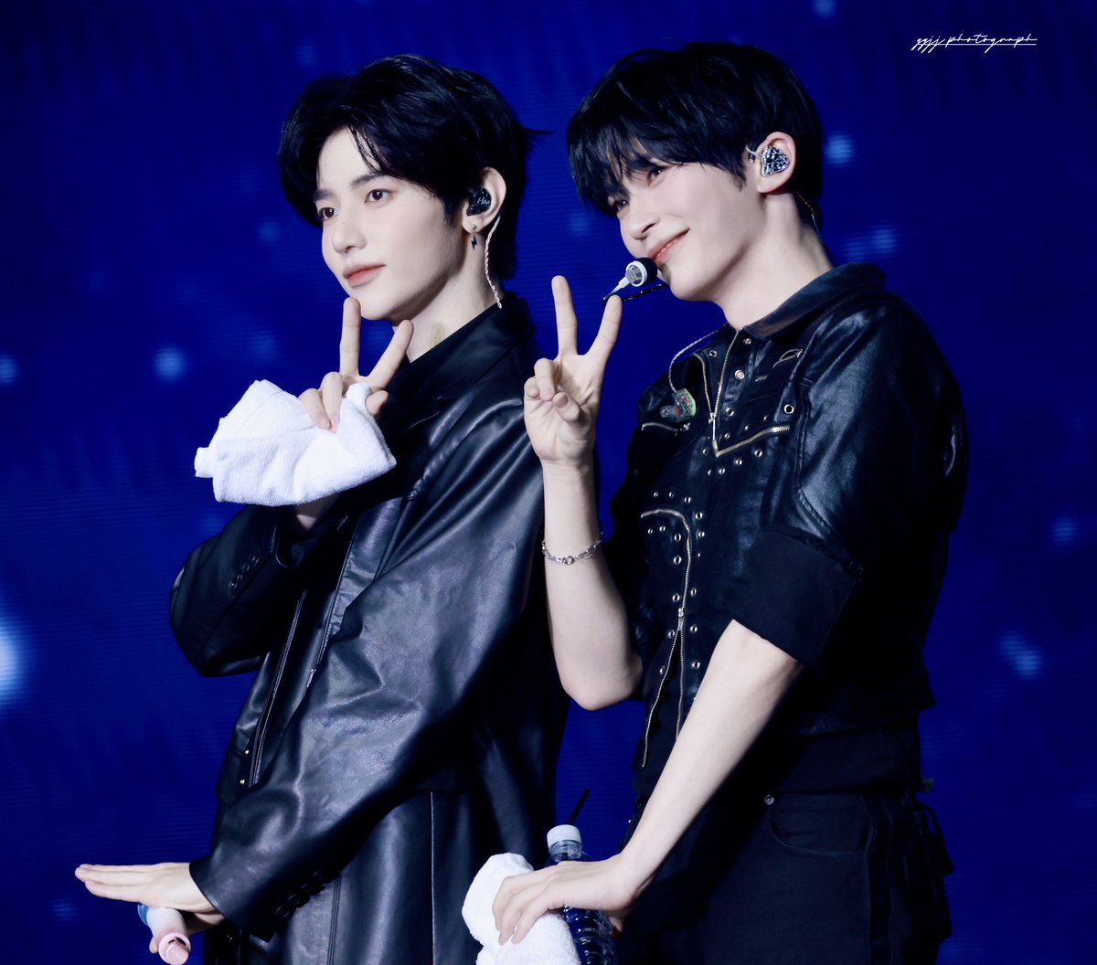 251221 홍콩 막콘 HQ 

오래만에 햄스터포즈😉✌🏻✌🏻

#성한빈 #SUNGHANBIN #成韩彬 #ソンハンビン 
#장하오 #ZHANGHAO #章昊 #ジャンハオ 
#ZEROBASEONE #ZB1 #제로베이스원