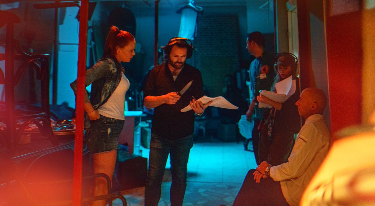 Kalbimiz sitemkar mısralardan oluşan şiirler yığınıdır belki de ✨

#bircinayetgecesi #amurdernight #backstage