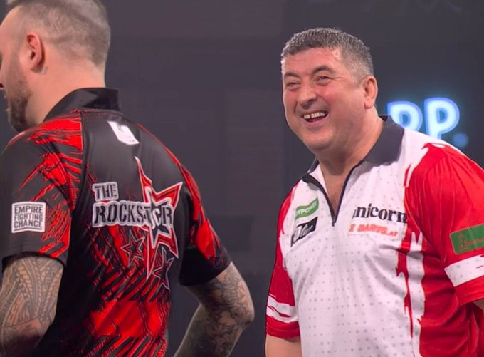 G8s54--WEAAdJ2Y?format=jpg&name=small