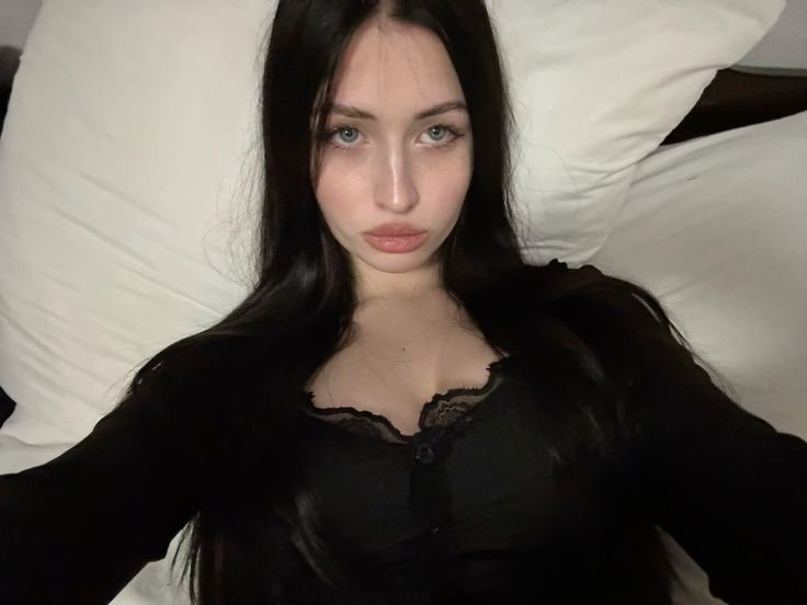 Queen tweet media