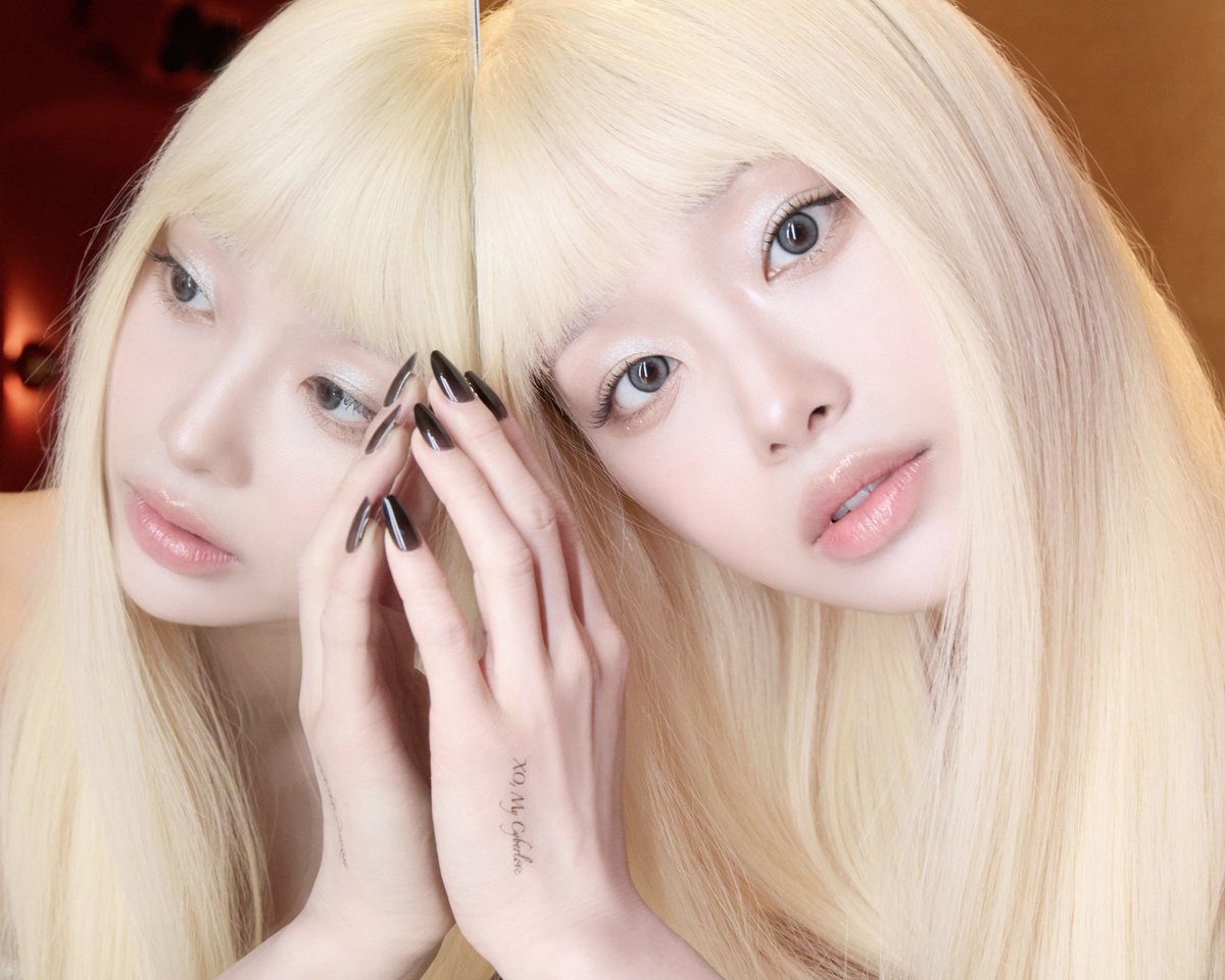 kchartsmaster's tweet image. CHUU for 'XO, My Cyberlove' concept photos.