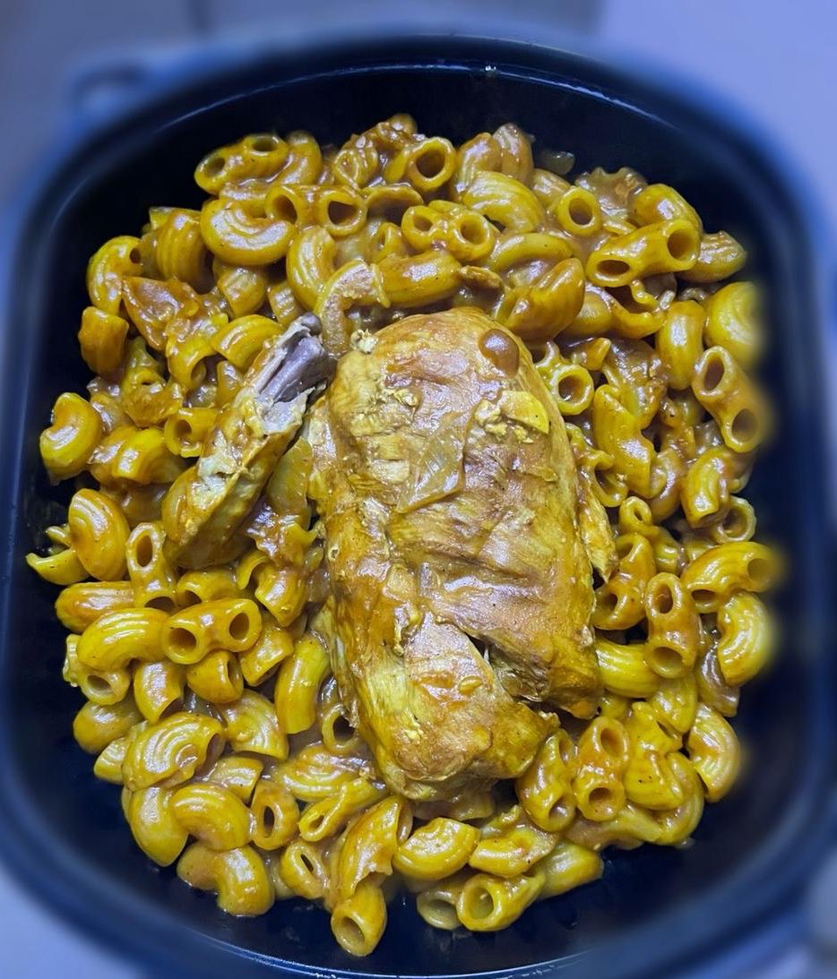 تغذّي يا عضلاتي و اكبري 
تغذي و صيري كبيره و حلوة و صحية❤️