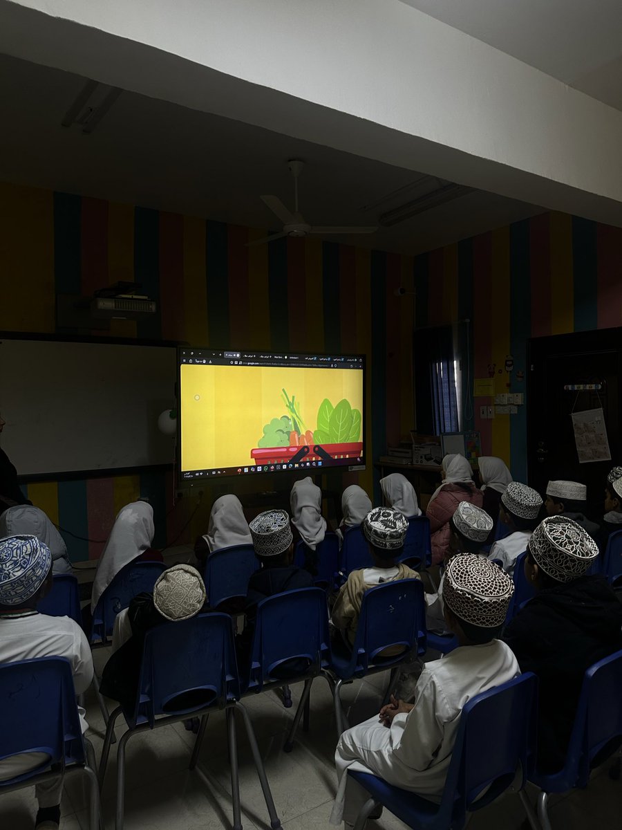 #فعاليات_تعليمية_ظفار 
#تعلم_مستدام 
نفذت أخصائية الأنشطة سعده المهري محاضرة توعوية للطلبة  عن اسباب السمنة وكيفية مكافحتها .