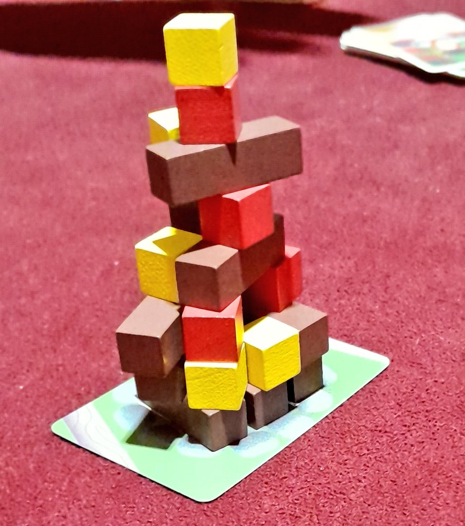 MARIANOSUIZ's tweet image. Guerra del anillo el juego de cartas a 6, ganó el mal 24 a 17 después de 9 rondas. Buenísimo, super temático y divertido. Batallas épicas y corrupción por todos lados. Cerramos con tinderblock y just one riéndonos como locos. @pablo_cazorla #juegosdemesa #boardgames #bgg