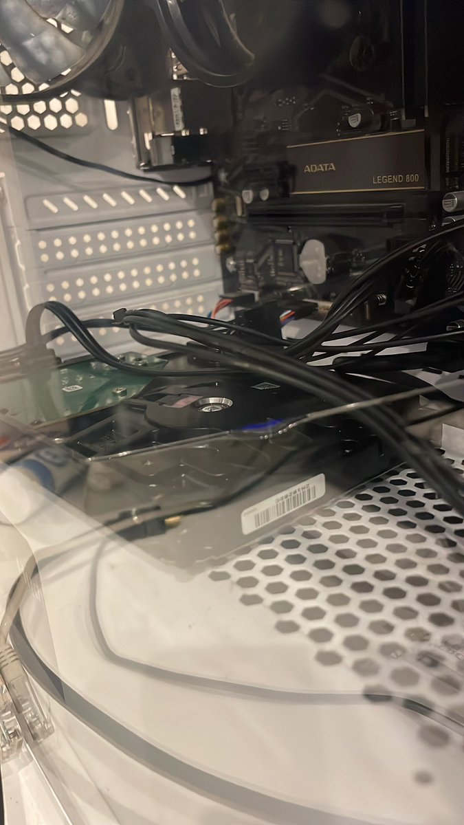 disco duro puesto sin saber absolutamente nada ni tutorial (no he roto el pc de milagro)