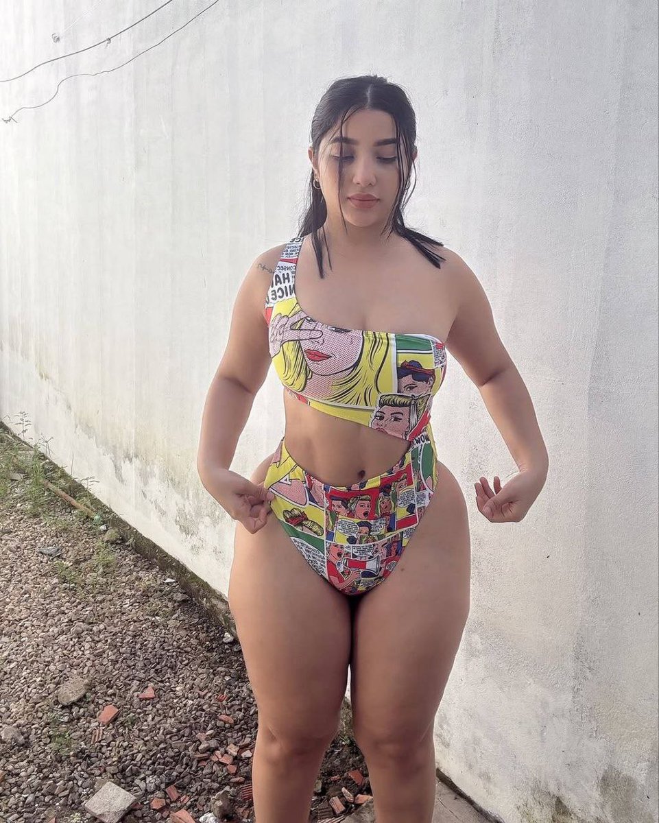 انا مدرب سباحة للكبار واطفال التدريب هيكون في فيلا فيها حمام سباحة في المعادي برايفت اللي عاوزه تدرب سباحة تيجي خاص ولو امك او اختك أو مراتك عاوزه تدرب تعالي خاص ومتاح مساج وفي عروض خاصه للكابلز