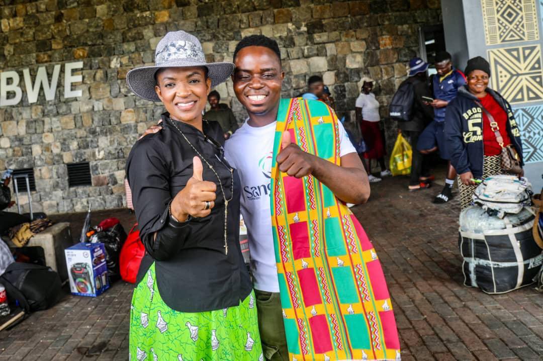 ZtaUpdates's tweet photo. #MeetAndGreetExercise
#BeitbridgeBorderPost
#ZimbabweINhakaYedu
#IlifaLethu
#OurHeritage
#ExperienceZimbabwe
#ZimBho👍 https://t.co/8y0zCrcWqi