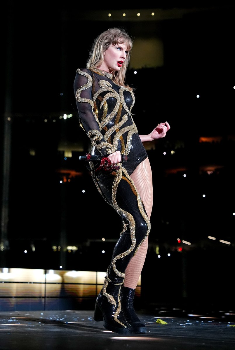 daily taylor swift tweet media