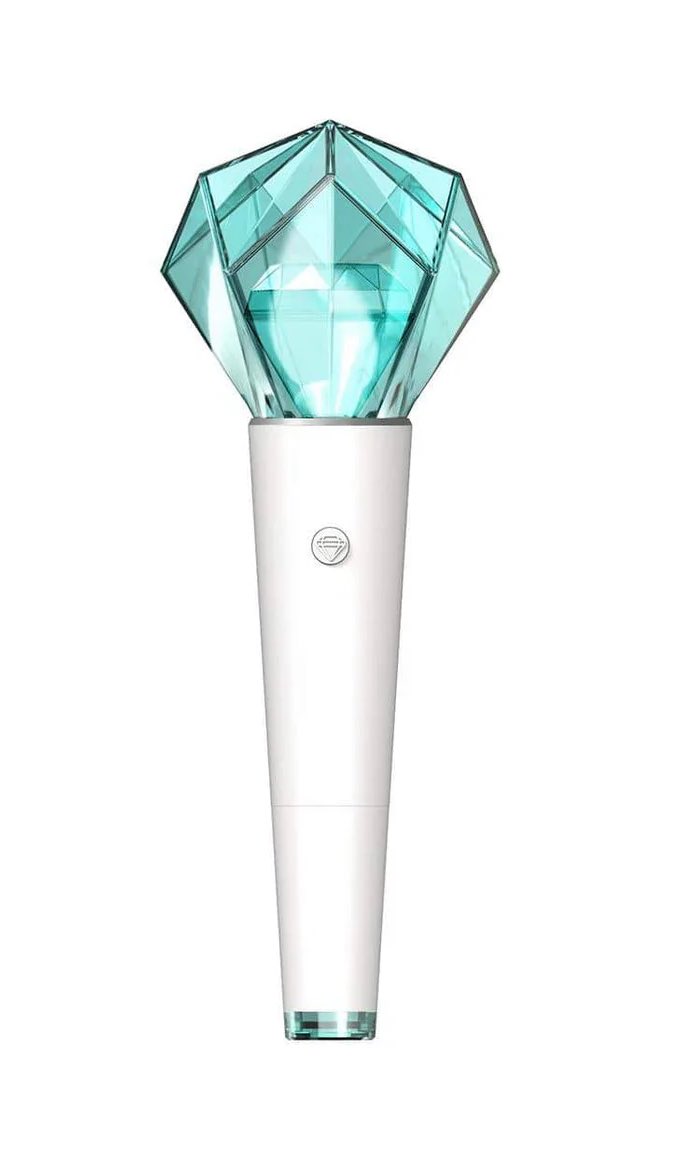 chikaaa's tweet image. They keep the diamond on their lightsticks 🥹🫶🏼