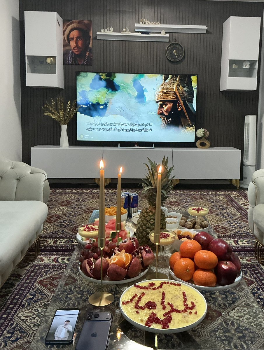 jan_miryan's tweet photo. شب یلدا بر همگان مبارک باد.
من این‌گونه از این شب کهن و زیبا تجلیل کردم. https://t.co/4JouoUAIXX