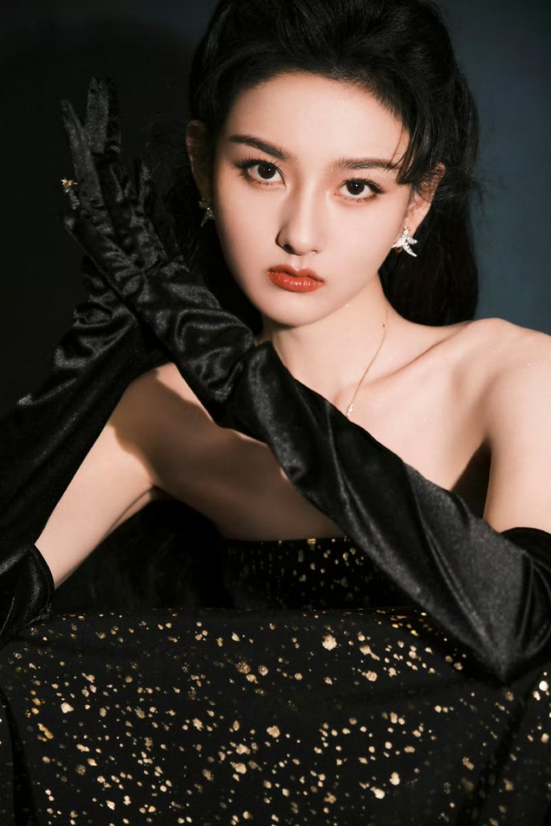 Trang Hoang Thu ページ 122125] — studio update #SongZuer's 3rd look for Tencent All Star