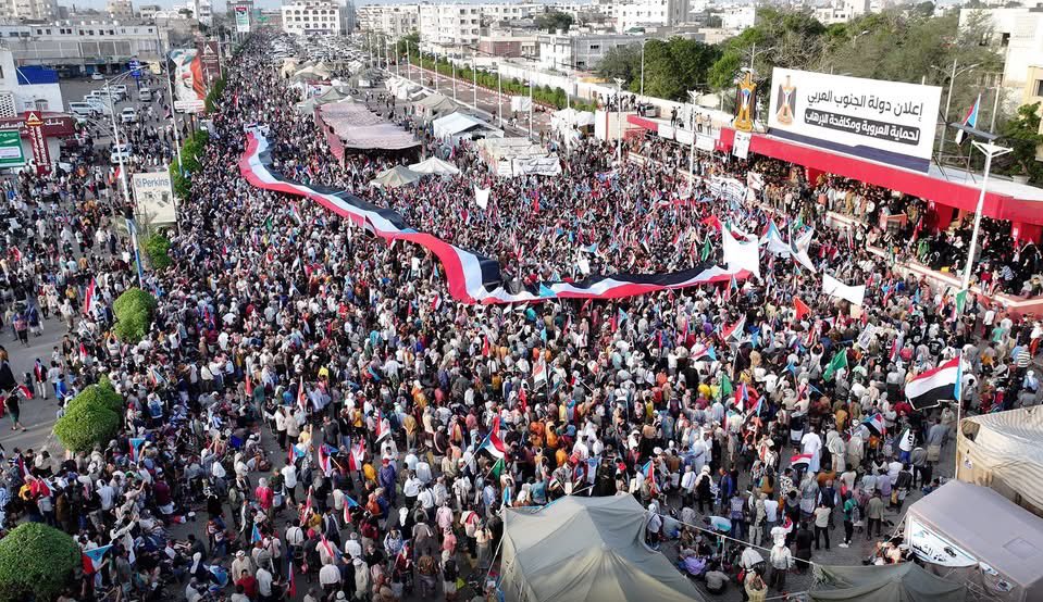 NajTV's tweet photo. Tens of thousands ppl from #Yafa arrive in #Aden to demand the declaration of a South Arabian state #now
#يافع
#Yemen https://t.co/38voDnwF8k