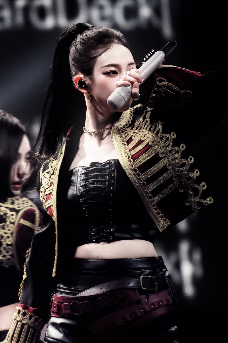 butterflyflyye's tweet photo. this photo of karina. https://t.co/7WxnrziSZA