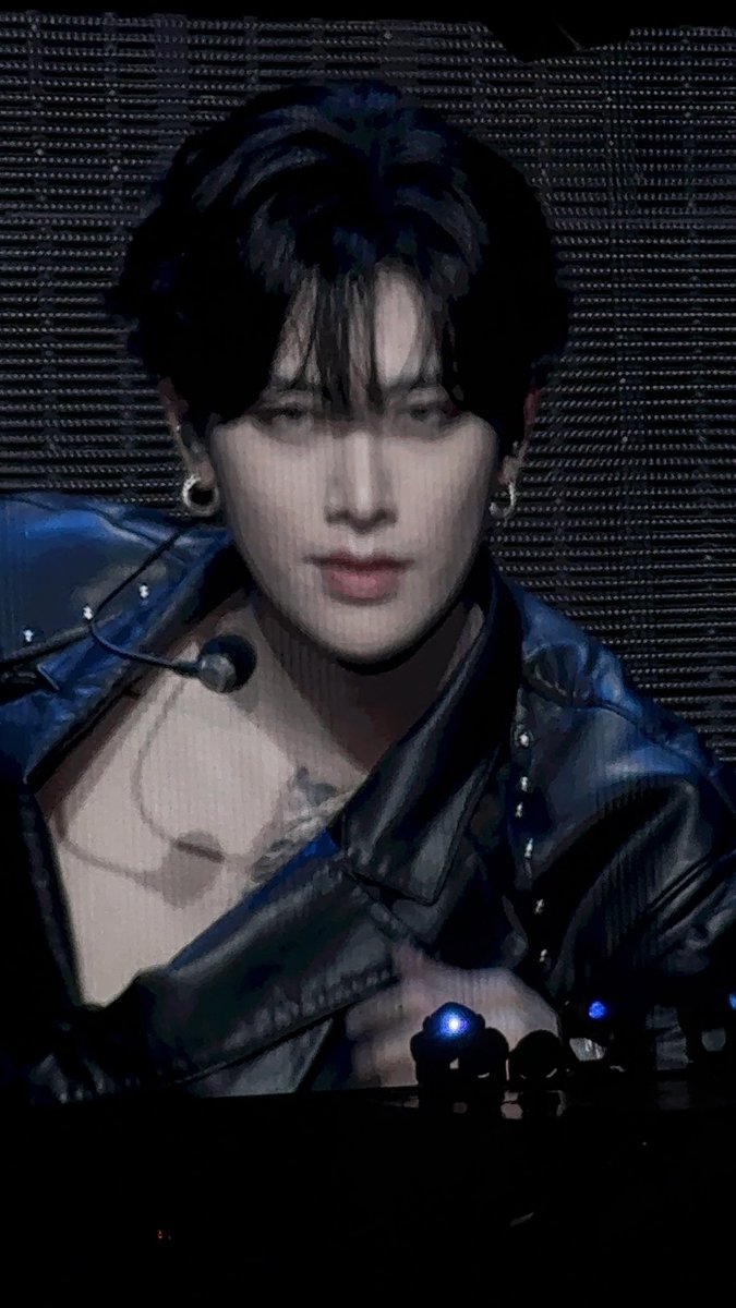 20251221 Zerobaseone Here&amp;Now Hong Kong
BLUE EYED #RICKY ❤️

Sry last shot I was shaking too much 😭