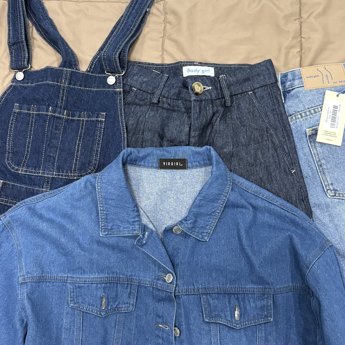 inmybox__'s tweet image. 🍋 ส่งต่อเสื้อผ้ามือสองของเราเอง 
แบรนด์ไอจี fadthing tgda เกาหลีบางตัวยังไม่ได้ตัดป้ายเลยคับ 🥹

เริ่มต้น 100 บาท ลงวันนี้ 20:00

🚚 ค่าส่งเหมา 40฿ (ซื้อ 2 ตัวขึ้นไปส่งฟรี) 

 🍐 รีทวิตลด 10 บาท 

#โล๊ะตู้ #ส่งต่อเสื้อผ้า #ส่งต่อเสื้อผ้ามือ2 #โล๊ะตู้มือสอง #เสื้อผ้ามือสอง