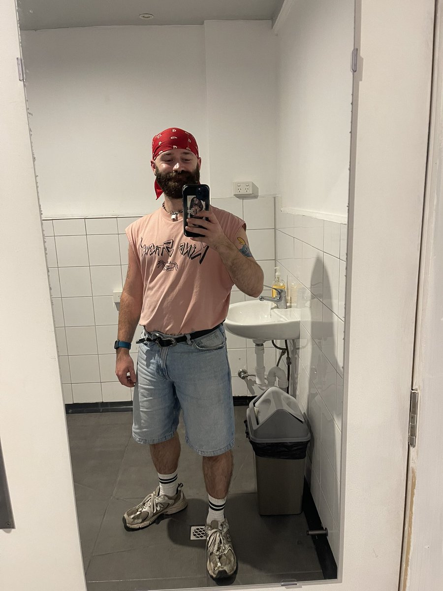 Brit boy in AUSSIE ✈️ 🌏 tweet media