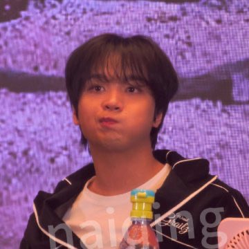 hccenter_6's tweet image. 뭐지 이 애기는.