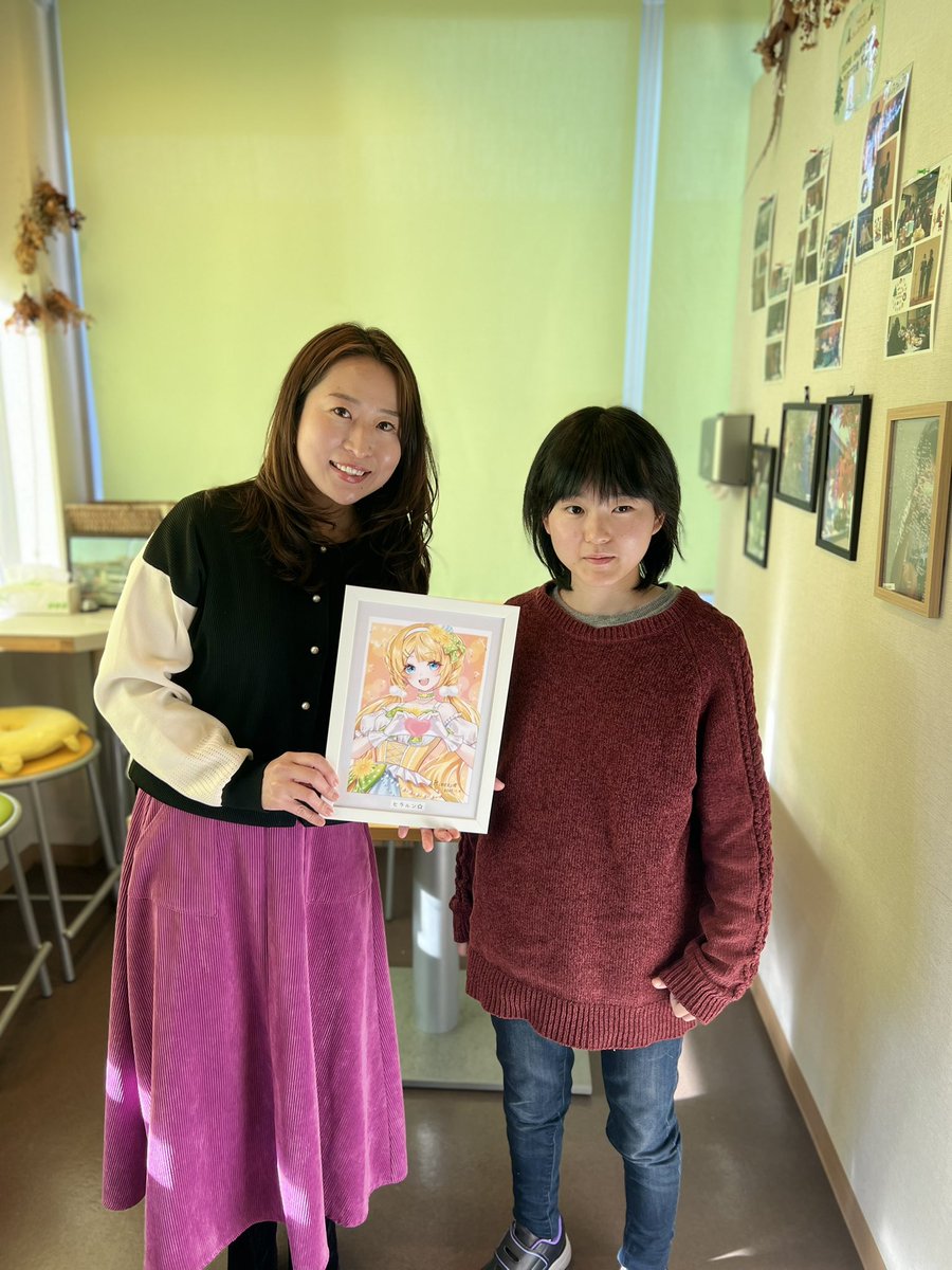 ヒラルン☆と名前を考えて下さった
「つじむらゆみこ」さん
姫ちゃん直筆サイン入りイラストの
贈呈式を行いました
喜んでいただけて姫歌も嬉しかったみたいです
ラジオをやっているそうです
【つじむらゆみこのちょっとイイね♪】
ふくしまFM毎週土曜日11:00〜11:30
私達も聞いてみたいと思います