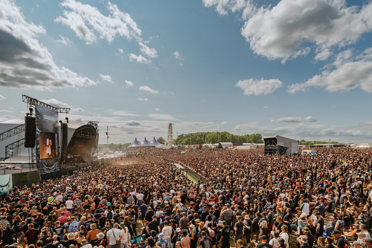 DownloadFest's tweet image. Happy Winter Solstice 🖤 Days are getting lighter from here ☀️

See you in the summer 👉 ow.ly/8tgL50XlGkY