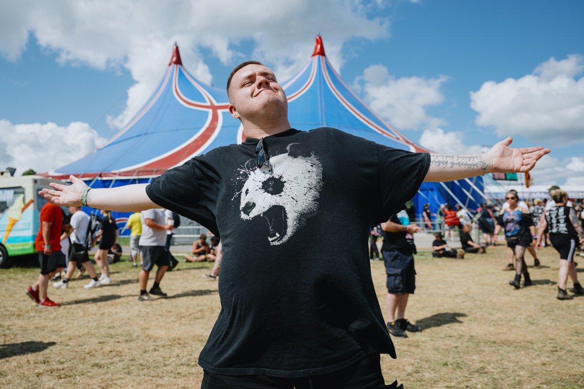 DownloadFest's tweet image. Happy Winter Solstice 🖤 Days are getting lighter from here ☀️

See you in the summer 👉 ow.ly/8tgL50XlGkY