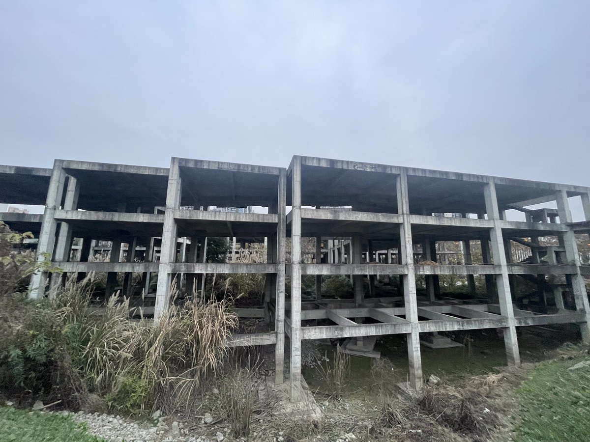 Captain12602998's tweet photo. 温江金马河边��烂尾楼好适合野战，周边有围墙，路边可以停车。有无大佬来开发。#成都 #野战 #绿帽 #成都基地 #ntr https://t.co/PNQuHTk1cN