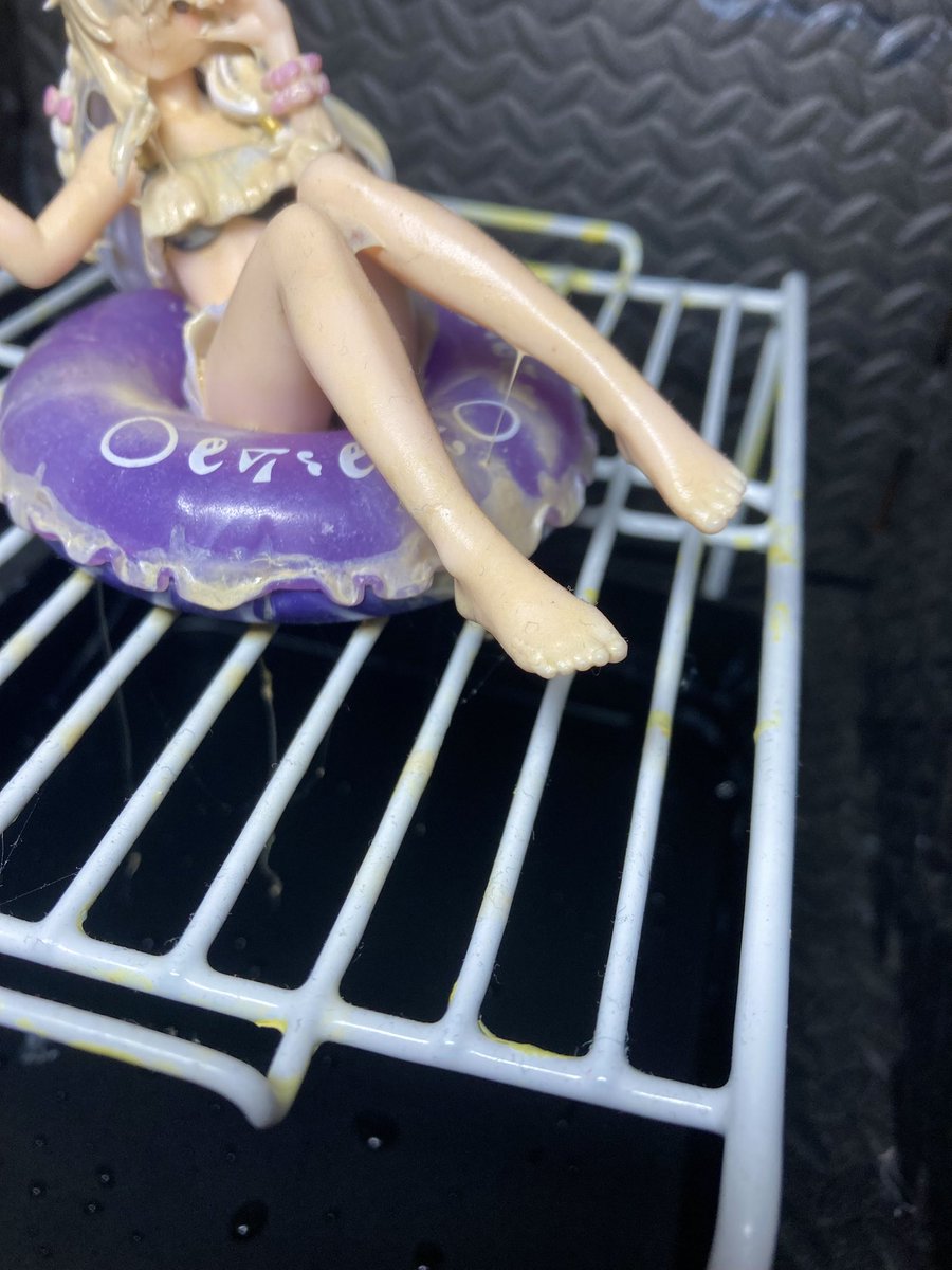 berufigure's tweet image. 依頼主さん脚が好きらしいのですが少し汚れた程度。もっと汚くしていきたい。