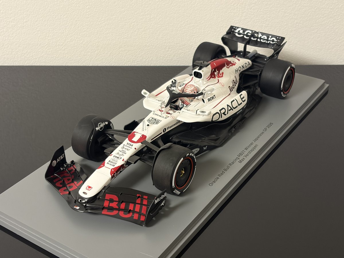 SPARK 1/18 レッドブル RB21 2025 F1 日本GP ウィナー M