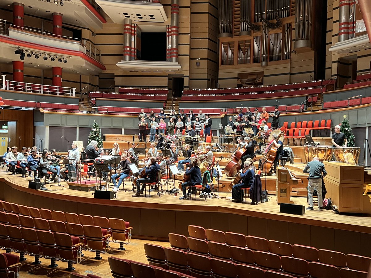 johnsuchet1's tweet image. Thrilled and honoured to be presenting Sir Karl Jenkins’s first Xmas concert in his 81 years featuring award winning opera star ⁦@LucyCroweSop⁩ Birmingham Symphony Hall today, Manchester Bridgewater Hall tomorrow, London Barbican Centre Tuesday.