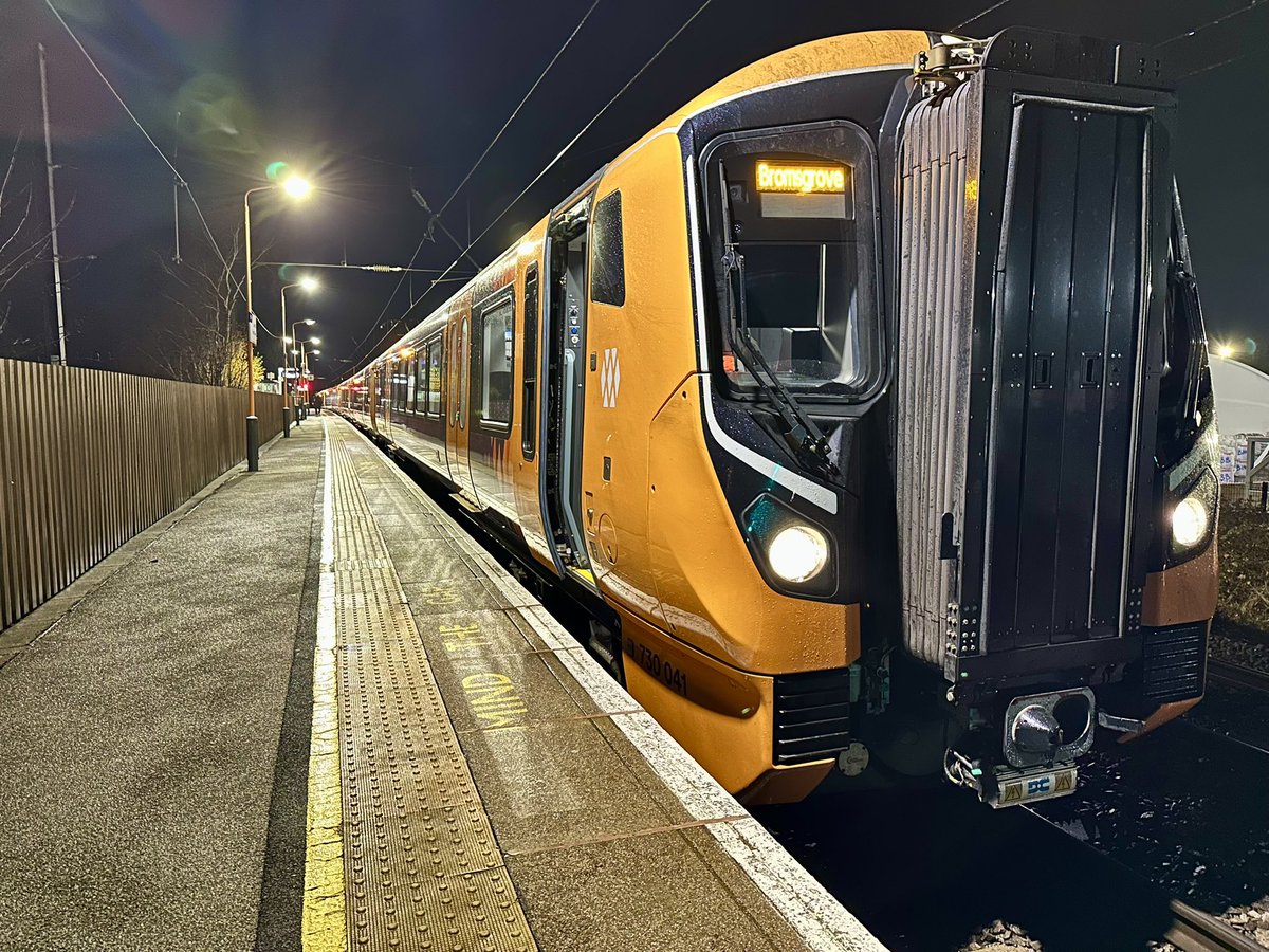 shellienic's tweet image. Thursdays shift began with a #Walsall, followed by a round trip on #CrossCity Lichfield/Bromsgrove, another Bromsgrove &amp;amp; finished with a B’ham Intl where the #CaledonianSleeper passed through en route to the Highlands. I really do need another trip on this. It’s been a looooong