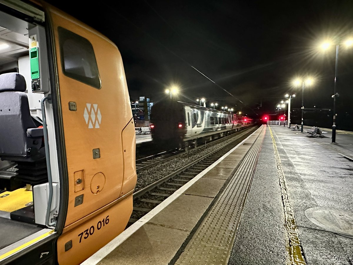 shellienic's tweet image. Thursdays shift began with a #Walsall, followed by a round trip on #CrossCity Lichfield/Bromsgrove, another Bromsgrove &amp;amp; finished with a B’ham Intl where the #CaledonianSleeper passed through en route to the Highlands. I really do need another trip on this. It’s been a looooong