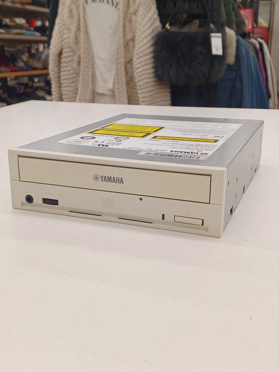 YAMAHAのCD-RWドライブ「CRW-F1」買い取らせていただきました💿️ 盤面