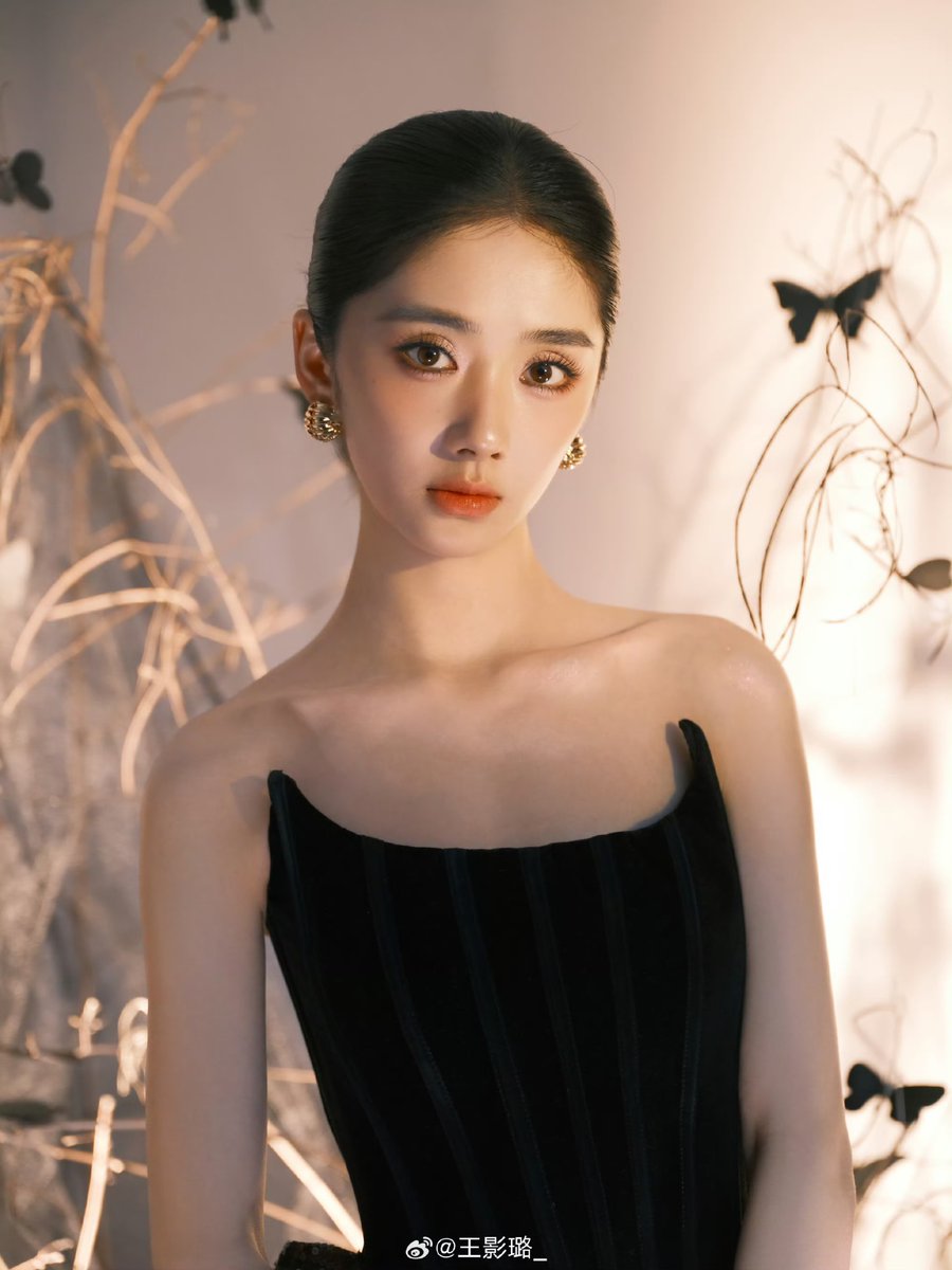 #WangYinglu in second look for Tencent Video All Star Night 2025

More - weibo.com/6053090489/524…