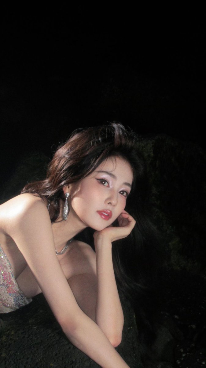 #BaiLu in her third look for Tencent Video All Star Night 2025

More - weibo.com/7555511345/524…
weibo.com/7555511345/524…