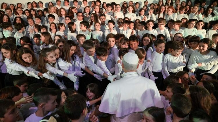 lechochretien's tweet image. 🇻🇦🧒 FLASH | À Noël, Léon XIV lance le défi à tous les enfants de "faire la paix" avec quelqu’un.