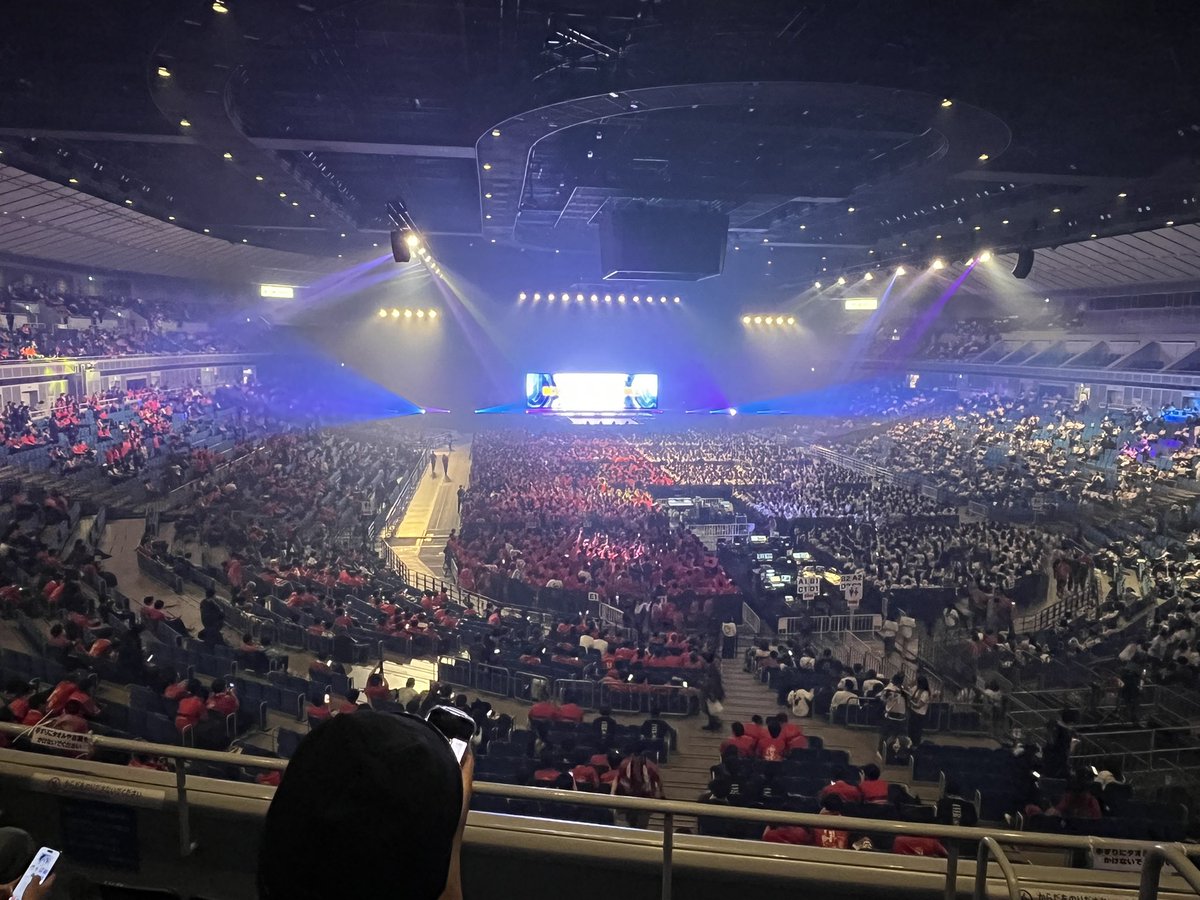 UwrX7l's tweet photo. 横ア��2日間ありがとう
半年ぶりにUVERworld浴びれて最高でした
そしてTAKUYA∞さん誕生日おめでとう！ https://t.co/8xDn7ddpJr
