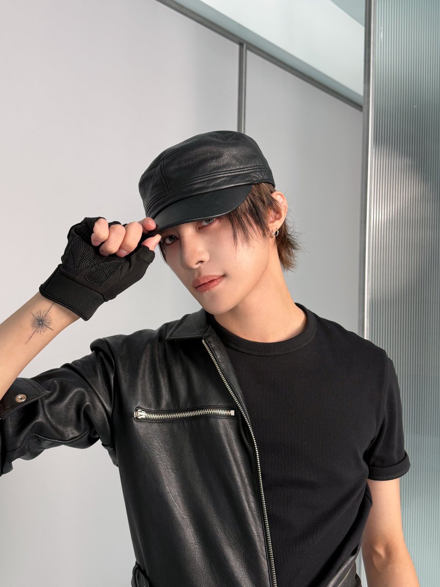 WayV_official's tweet image. How do I look

#YANGYANG
#WayV #威神V #白色定格
#WayV_EternalWhite