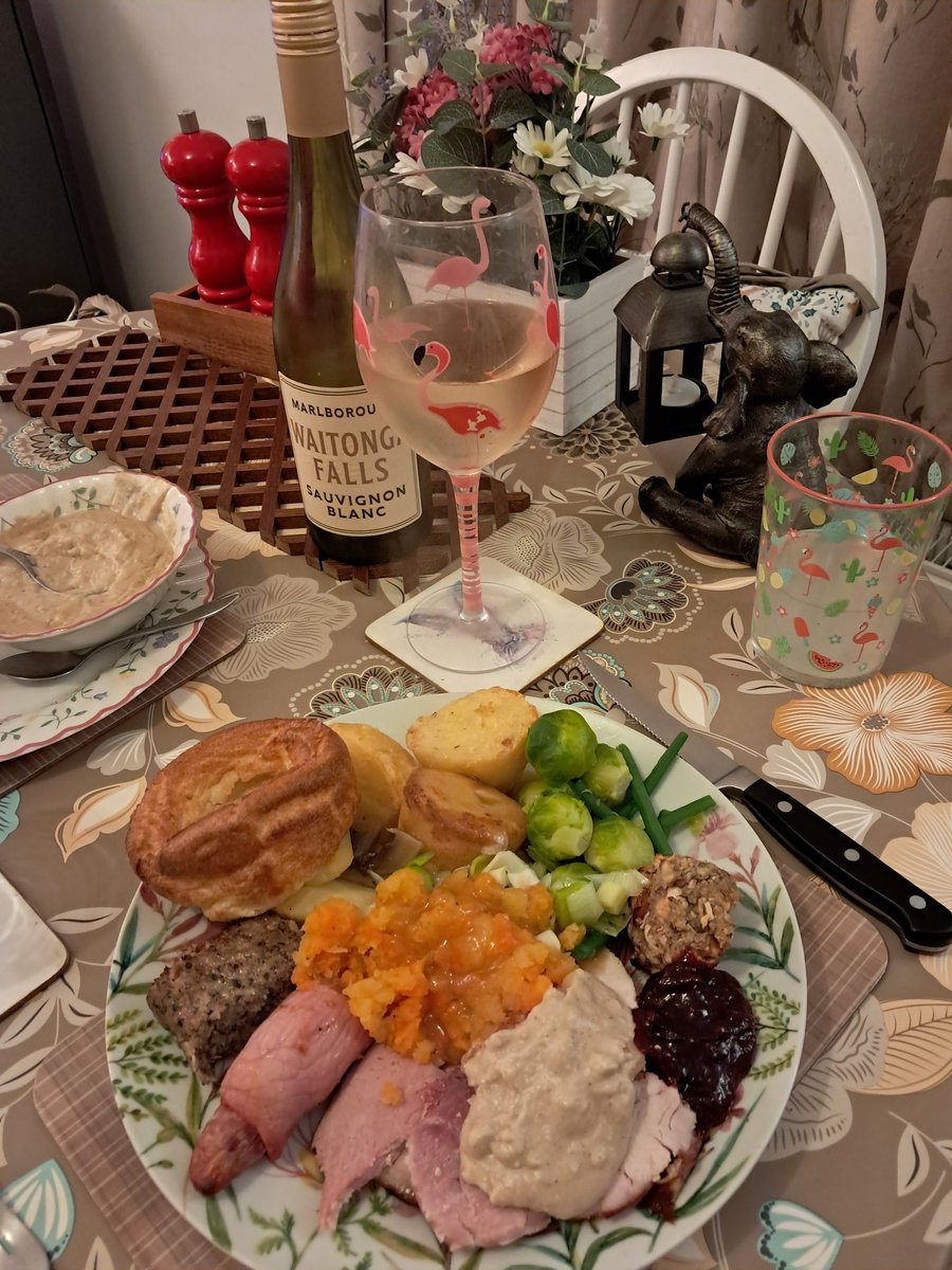 Sarah 🍾🥂🍰🦩💐 tweet media