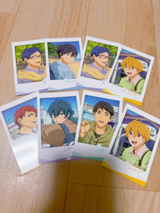 京アニショップで頼んでたグッズ来たーーー!なんかブロマイドホルダー2個頼んでたなんでだ フォトカは最推し来ず…交換も難しそうな2人だけ来なかったな…無念…