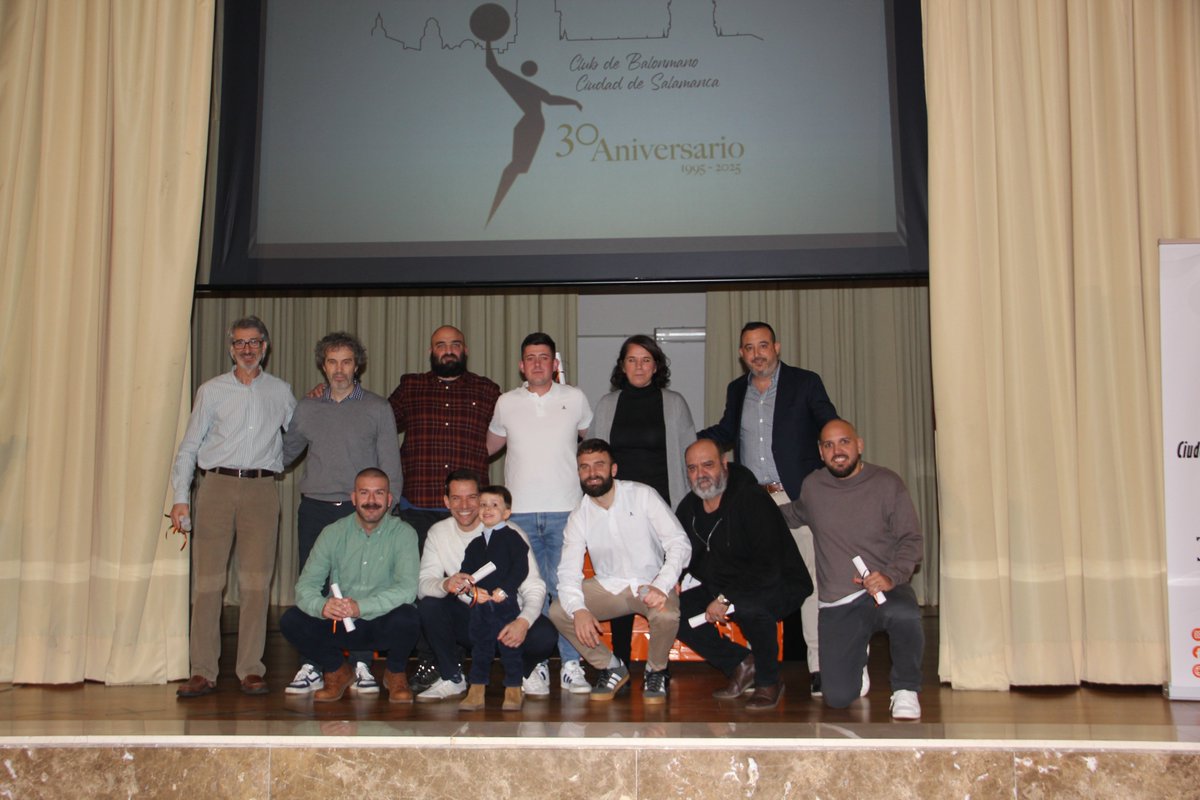 Jornada muy especial la de ayer con la Gala por el 30 aniversario del <a href="/bmsalamanca/">BM CIUDAD DE SALAMANCA</a> 
Día de reencuentros, recuerdos y sinceros abrazos con todos los que hemos recorrido el camino durante estos 30 años.
Muchas gracias a todos. 
¡1, 2, 3, Salamanca, bien!