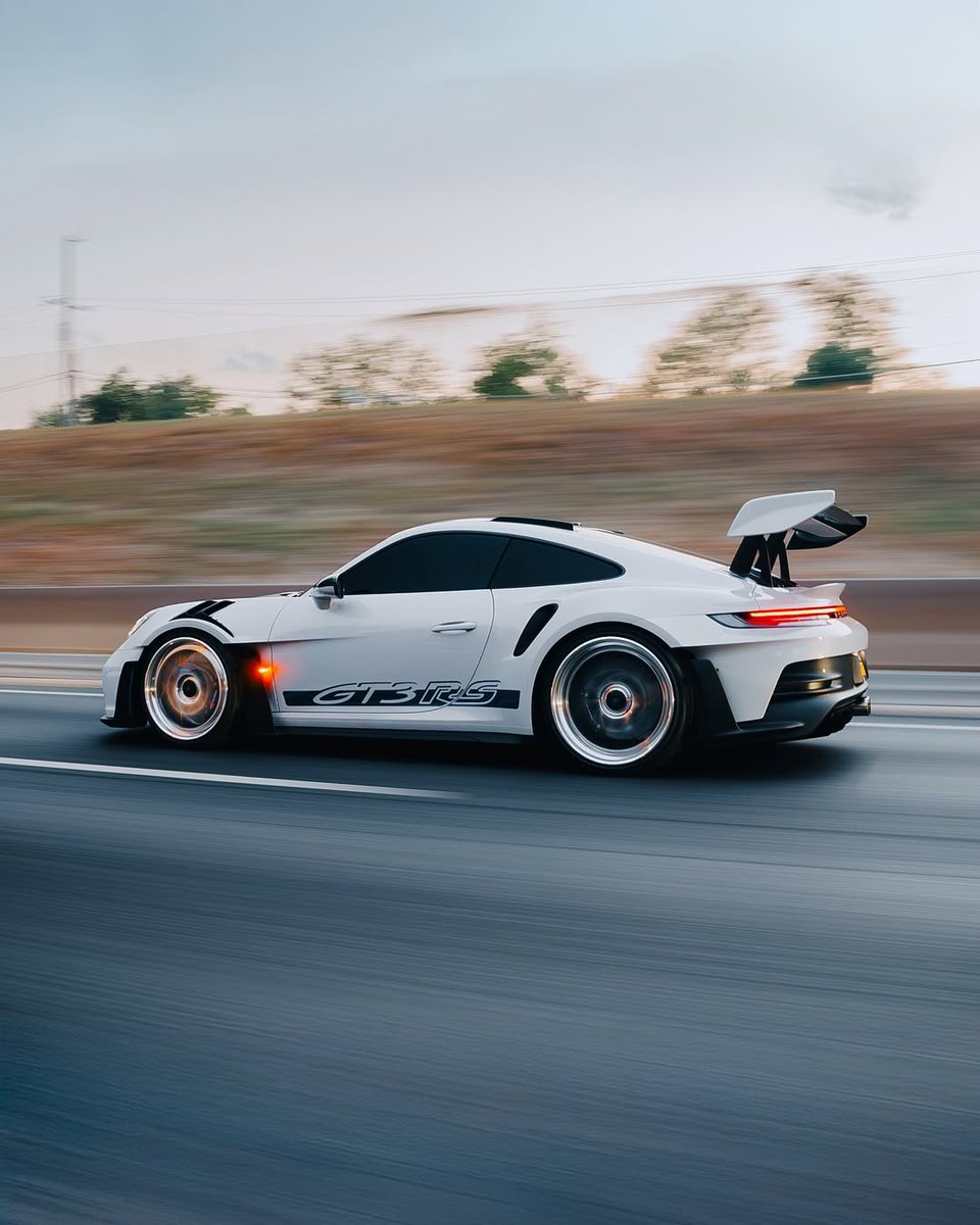 Elitecargasm's tweet photo. Porsche 922 GT3 RS ❄️ https://t.co/JJBCWHXjvG